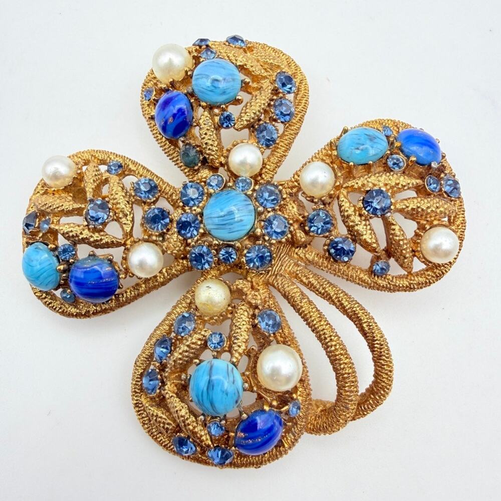 Vintage Signed Capri Blue Cabachon Pearl Rope Gold Tone Filigree Brooch